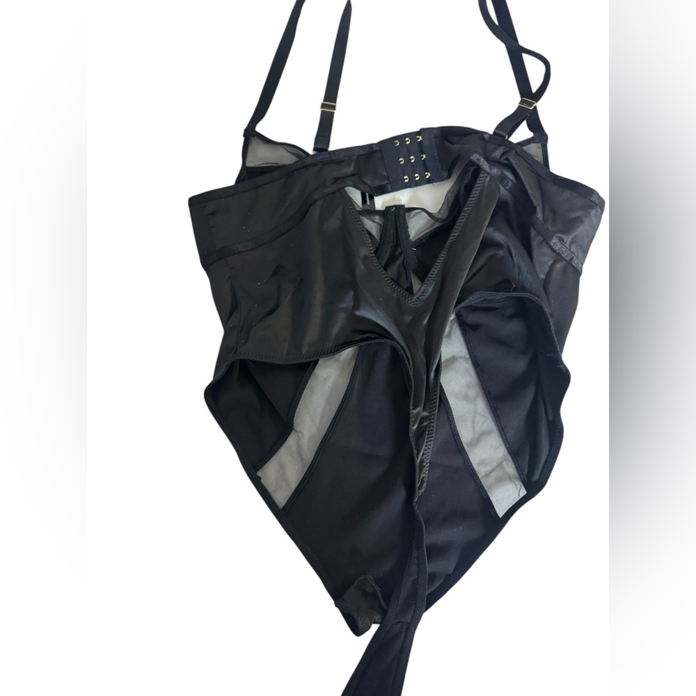 Elegant Black Bodysuit with Straps - Picture 2 of 3
